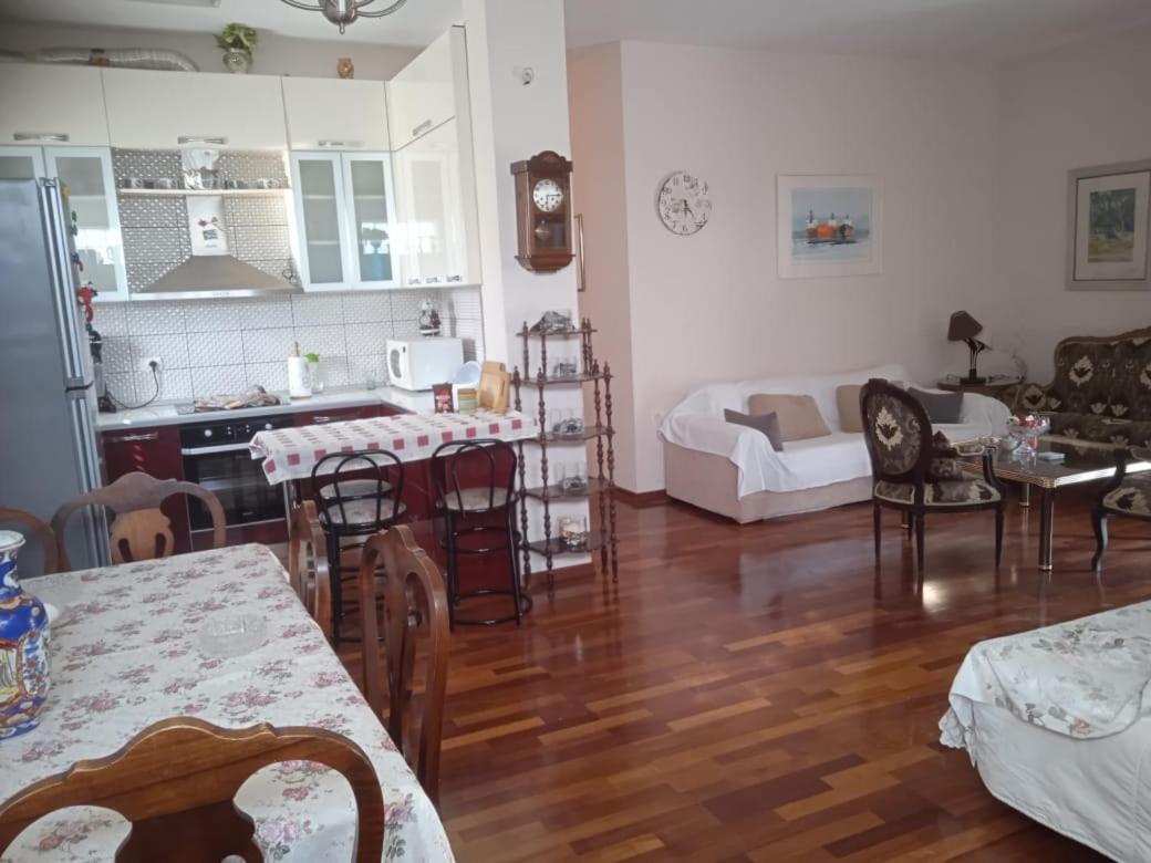 Vila N Dervishi Vlorë Εξωτερικό φωτογραφία